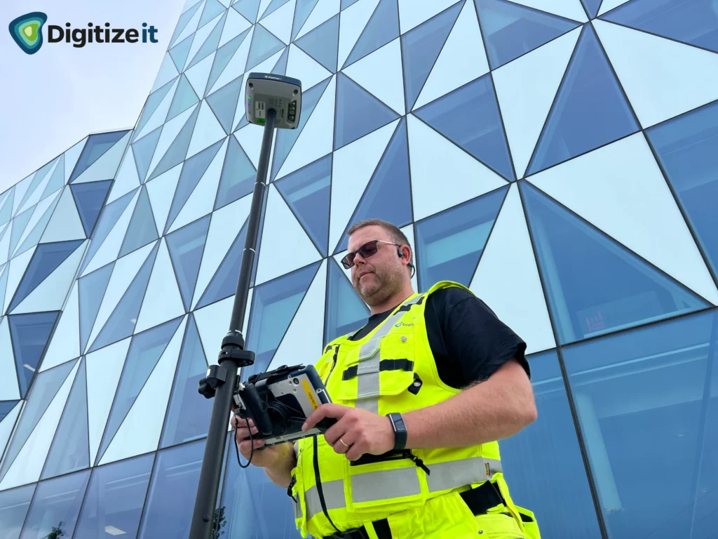 Mättekniker utför precisionsarbete vid mätuppdrag